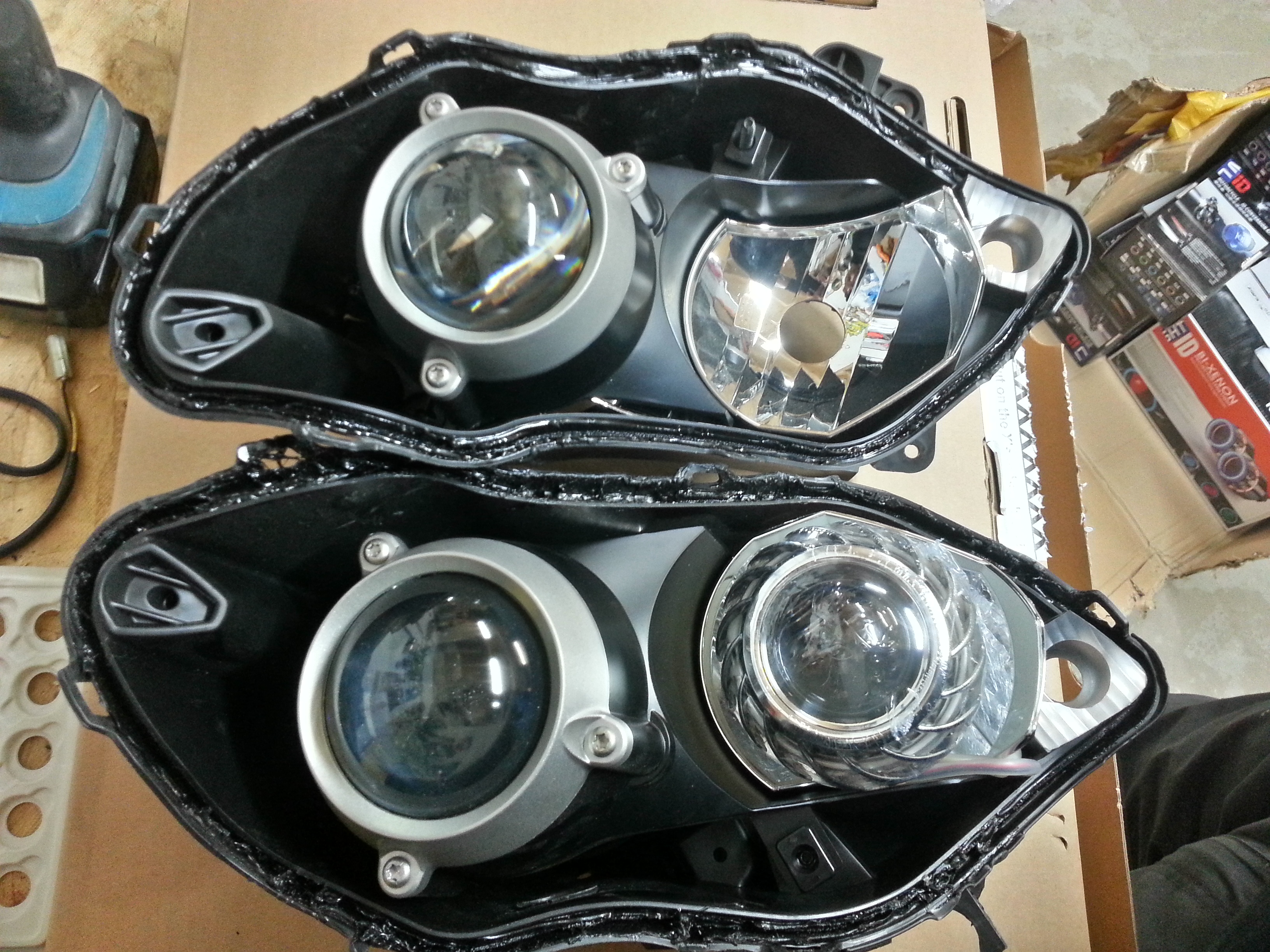 TOP HEADLIGHT IS FACTORY, BUTTOM HEADLIGHT HAS THE HID PROJECTOR INSTALLED ON THE RIGHT SIDE 
