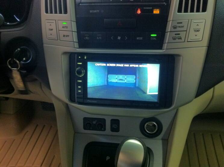 lexus_rx400h_double_din_radio_op_744x555